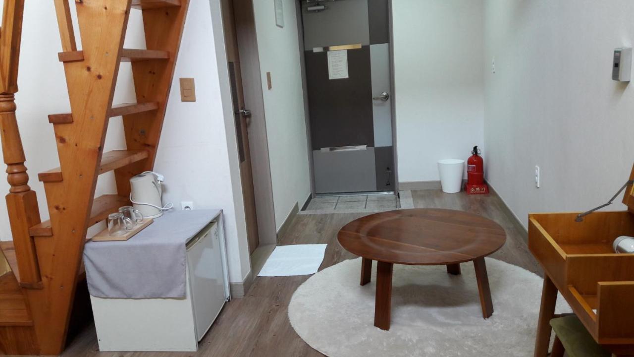 Moon Forest Guesthouse Csedzsu Kültér fotó
